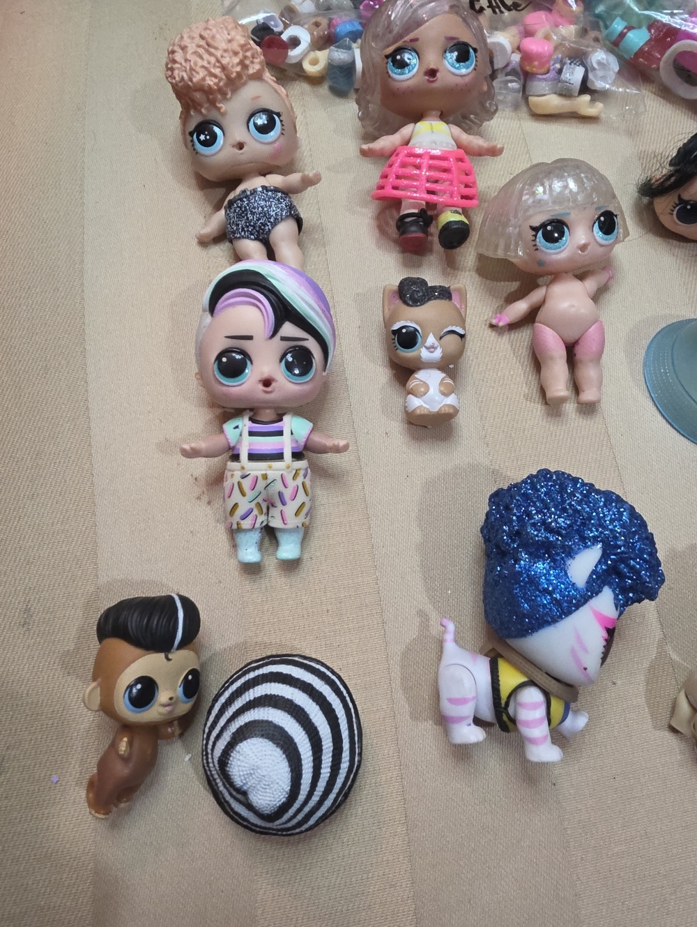 L.O.L SURPRISE DOLLS AND ACCESSORIES - Picture 3 of 6